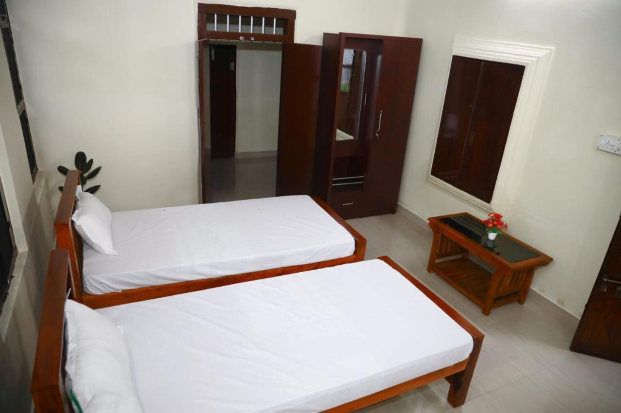 Bobbys Corner Apartment Alappuzha Bagian luar foto