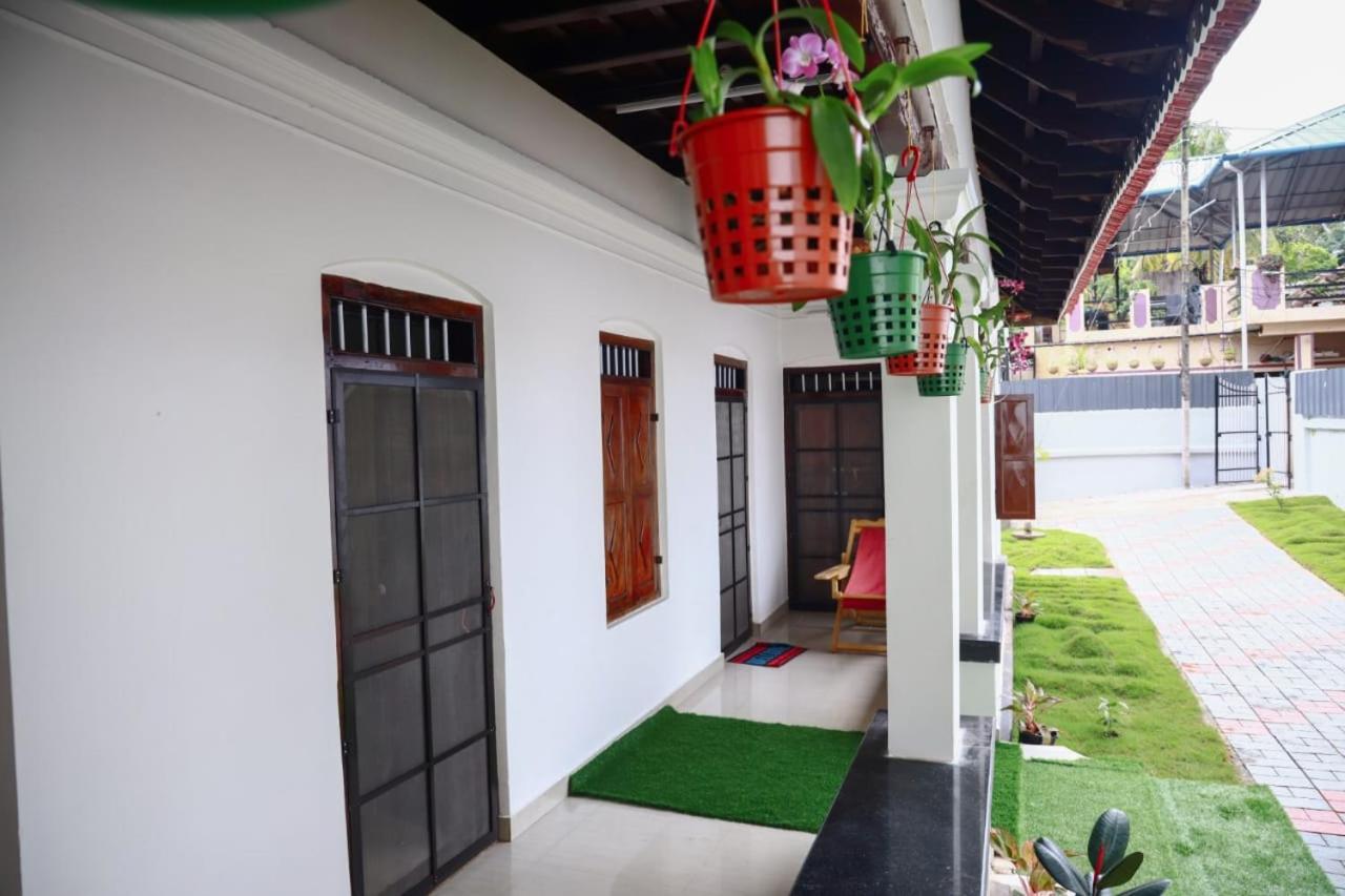 Bobbys Corner Apartment Alappuzha Bagian luar foto