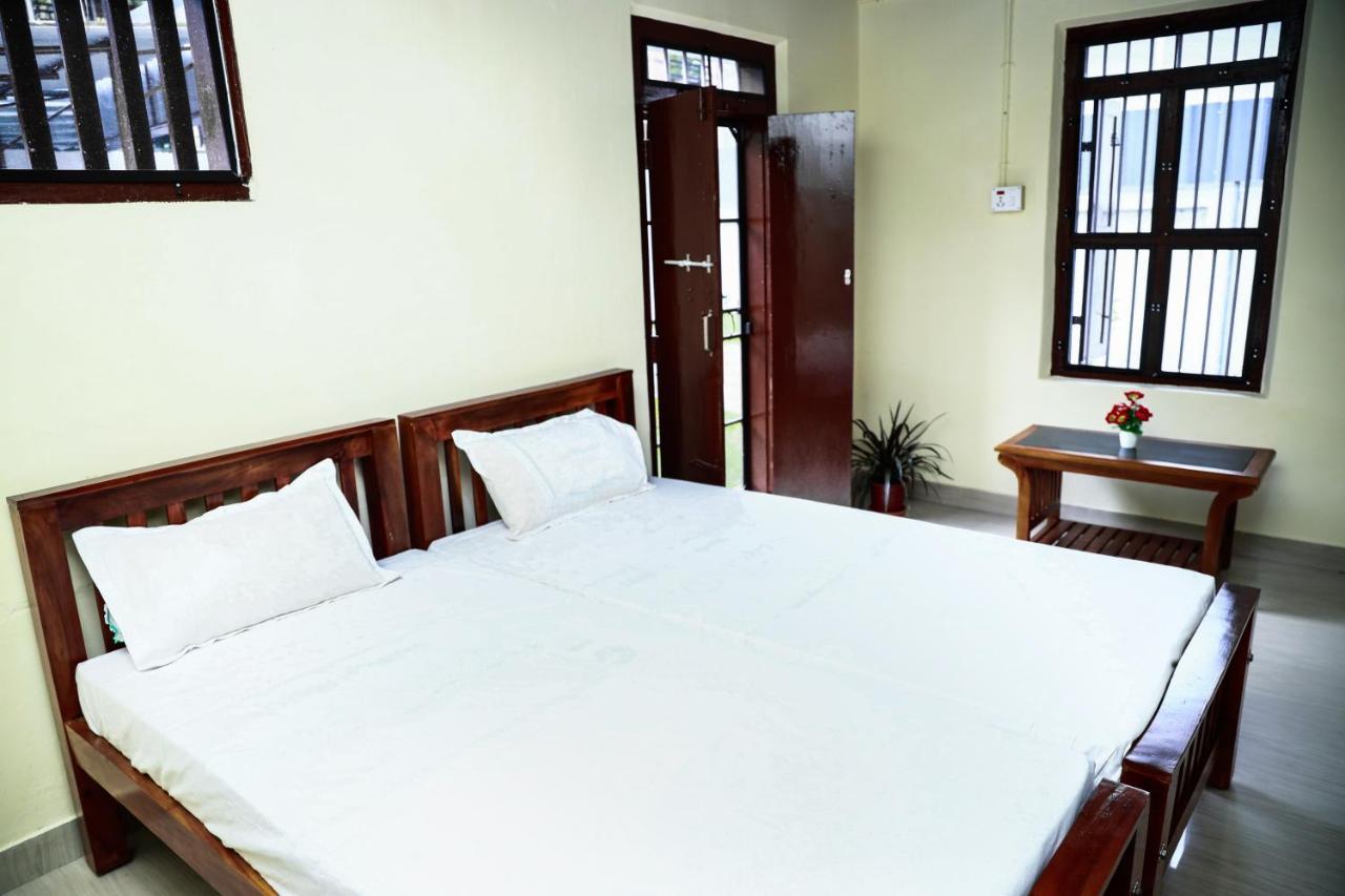 Bobbys Corner Apartment Alappuzha Bagian luar foto