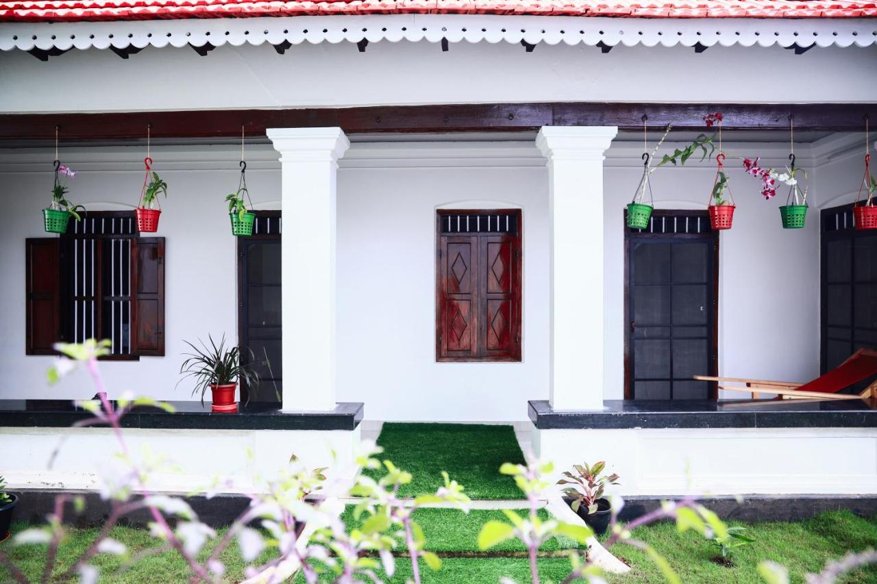 Bobbys Corner Apartment Alappuzha Bagian luar foto