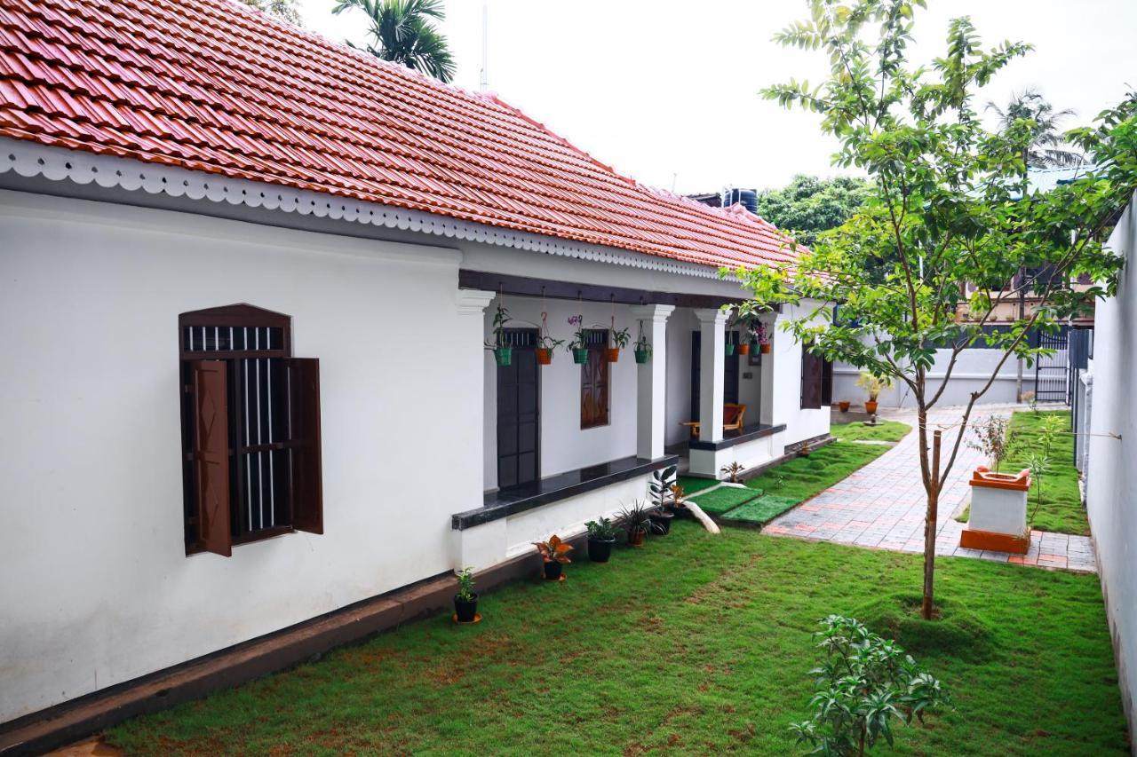 Bobbys Corner Apartment Alappuzha Bagian luar foto