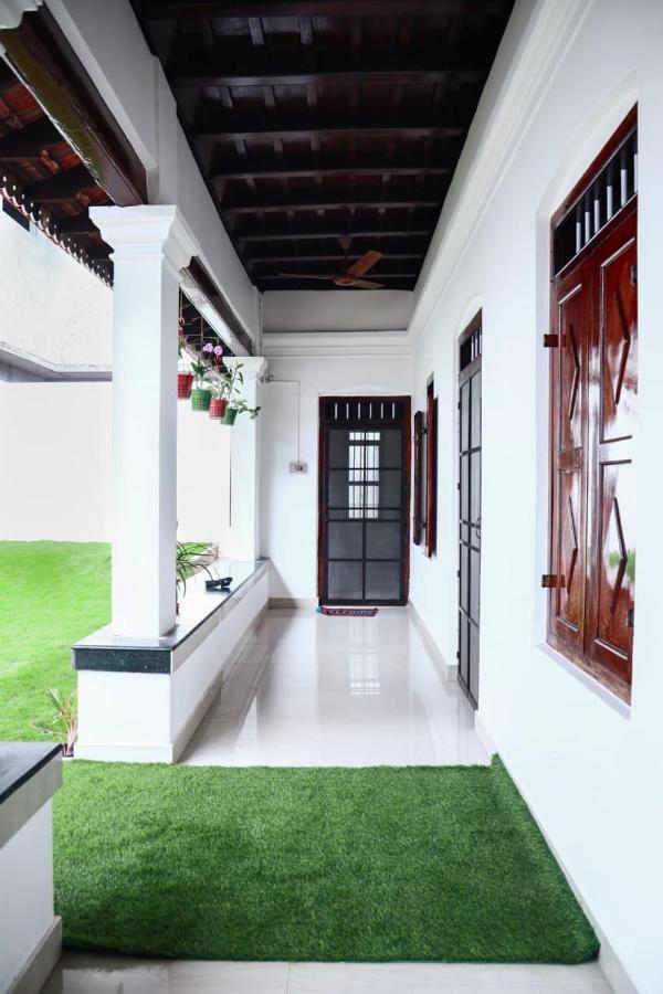 Bobbys Corner Apartment Alappuzha Bagian luar foto