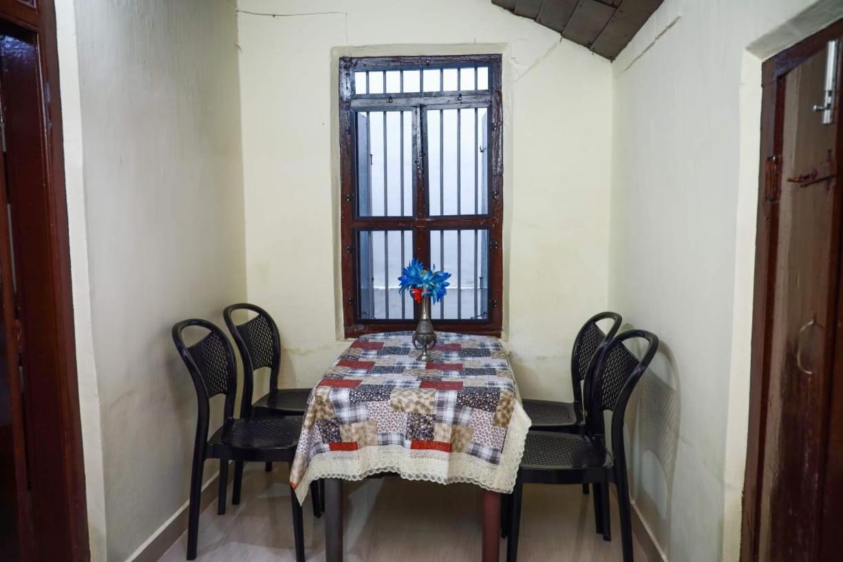 Bobbys Corner Apartment Alappuzha Bagian luar foto